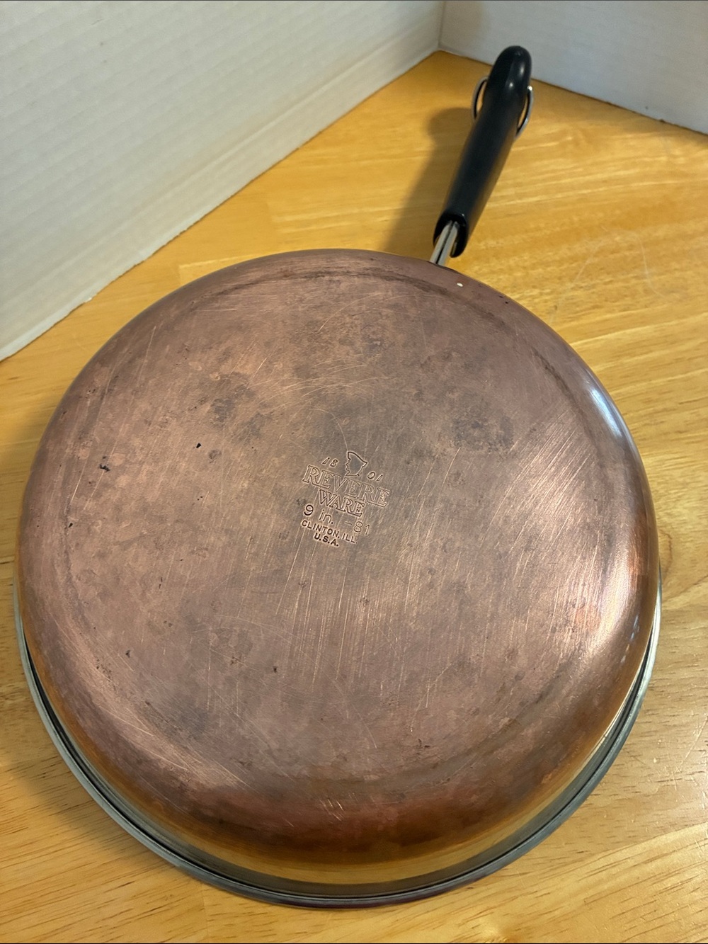 Revere Ware Stainless Steel / Copper Bottom 9" Frying Pan with Black Handle - Picture 4 of 10